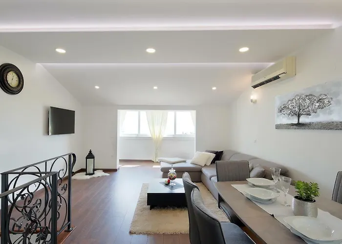 Lux Seaview Apartment Poljane